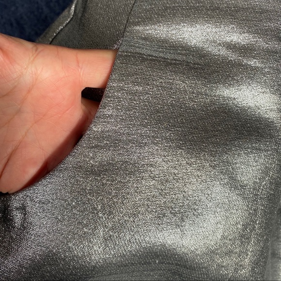 🔗 H&M SILVER SHIMMERING HIGH WAIST FORM FITTING SKIRT! - Picture 6 of 9